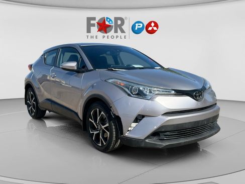 Used 2018 Toyota C-HR XLE FWD image 6