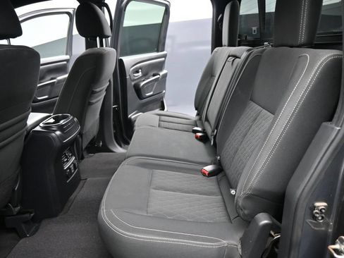 Used 2019 Nissan Titan SV w/ SV Convenience Package RWD image 19