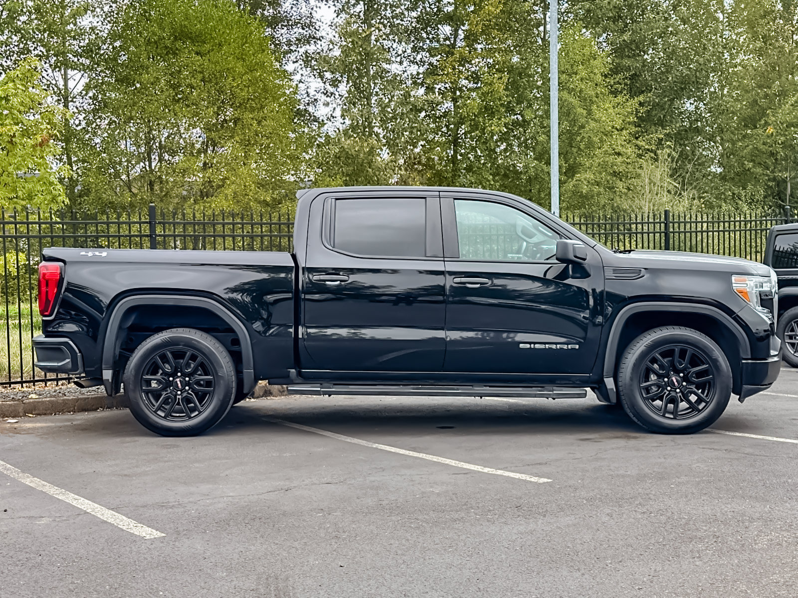 Used 2021 GMC Sierra 1500 4x4 Crew Cab w/ Sierra Value Package image 2