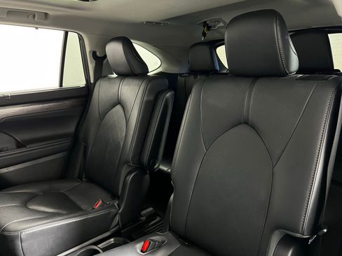 Used 2021 Toyota Highlander Platinum image 26