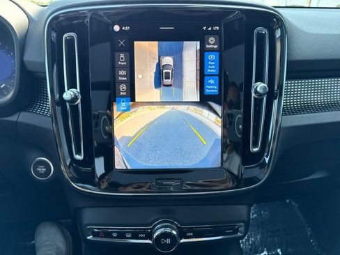 Certified 2025 Volvo XC40 B5 Plus AWD/4WD image 26