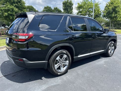 Certified 2025 Honda Pilot EX-L image 9