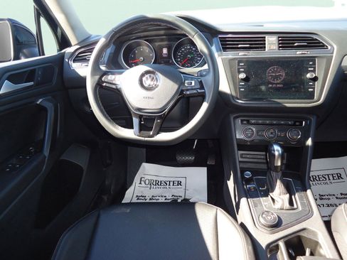 Used 2021 Volkswagen Tiguan SE image 11