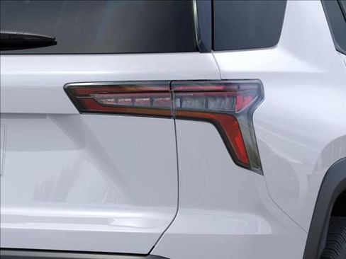 New 2026 Chevrolet Equinox LT w/ Convenience Package II AWD/4WD image 13