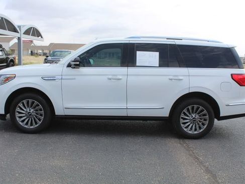 Used 2020 Lincoln Navigator 2WD image 9