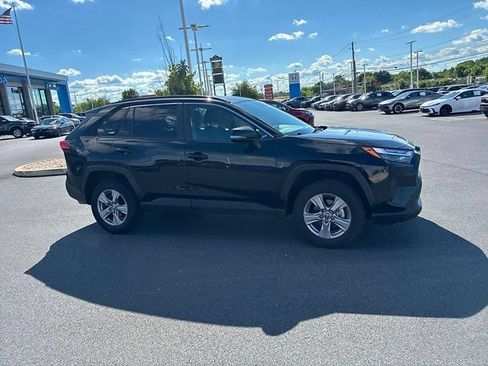 Used 2025 Toyota RAV4 XLE AWD/4WD image 4