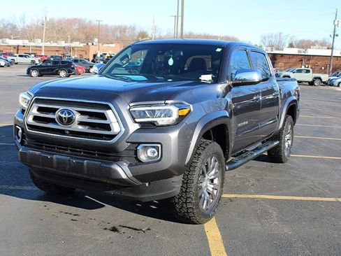 Used 2020 Toyota Tacoma Limited image 2