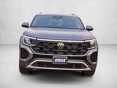 Used 2025 Volkswagen Atlas Cross Sport SE image 2