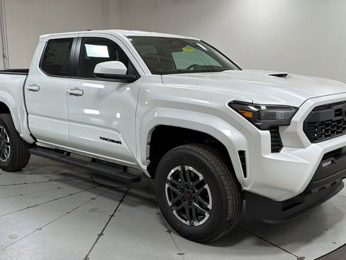 New 2026 Toyota Tacoma TRD Sport image 3