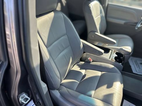Used 2017 Toyota Sienna XLE w/ XLE Navigation Package AWD/4WD image 28