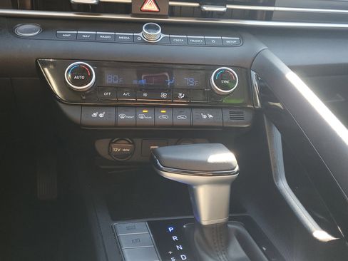 Used 2023 Hyundai Elantra Limited image 26