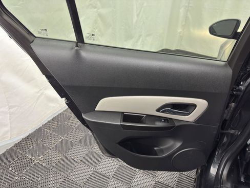 Used 2013 Chevrolet Cruze LS image 27
