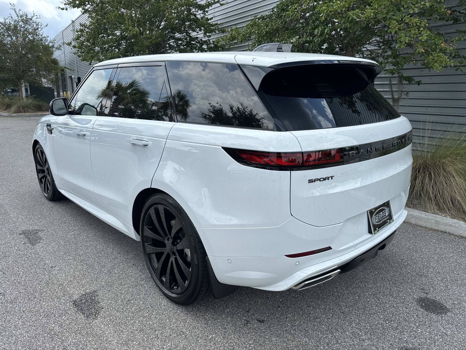 New 2026 Land Rover Range Rover Sport Dynamic SE AWD/4WD image 3