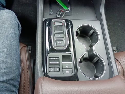 Used 2025 Honda Pilot Elite image 27