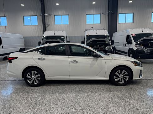 Used 2025 Nissan Altima 2.5 S FWD image 3