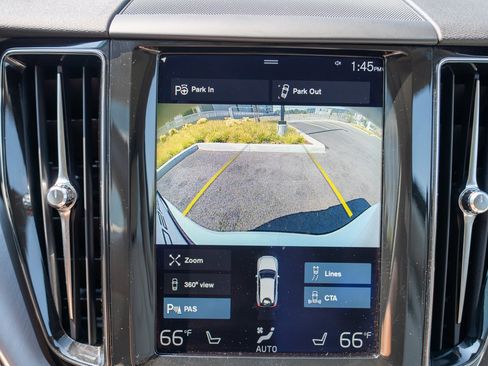 Used 2018 Volvo XC60 T5 Momentum w/ Convenience Package AWD/4WD image 16