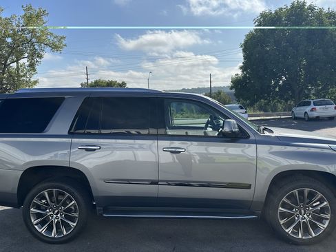 Used 2020 Cadillac Escalade Luxury w/ Escalade Sport Edition AWD/4WD image 11