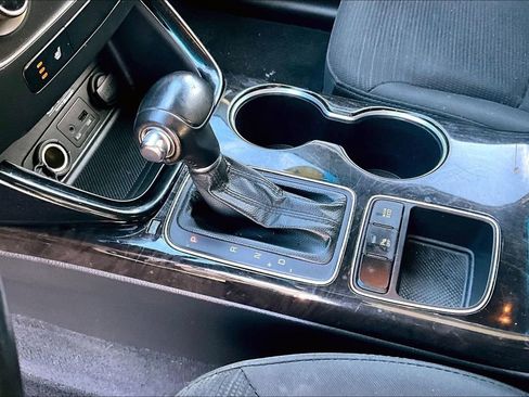 Used 2015 Kia Sorento LX image 18