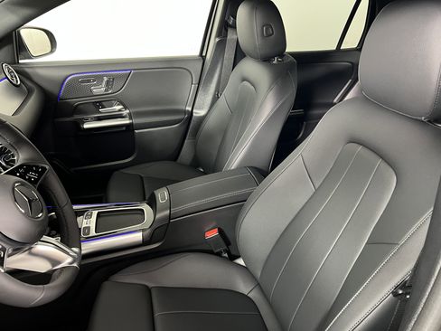 New 2025 Mercedes-Benz GLA 250 4MATIC image 17