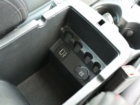 Used 2019 Jeep Cherokee Latitude Plus AWD/4WD image 57