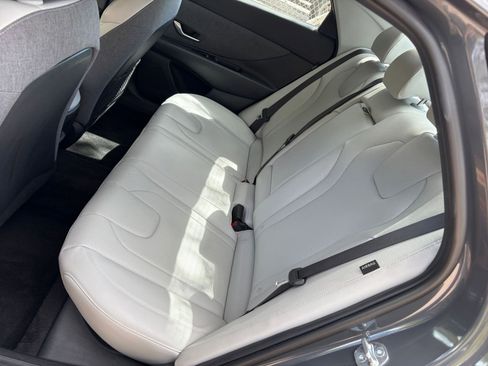 Used 2025 Hyundai Elantra Limited image 22