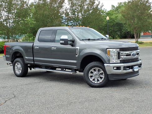 Used 2019 Ford F250 XLT w/ XLT Premium Package AWD/4WD image 2