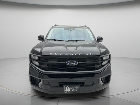 Used 2025 Ford Expedition Active AWD/4WD image 2