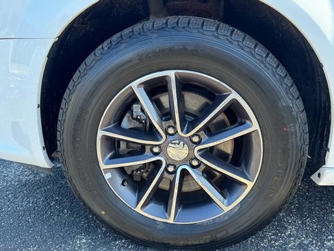 Used 2017 Dodge Grand Caravan SXT FWD image 9