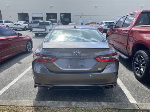 Used 2021 Toyota Camry SE w/ Cold Weather Package AWD/4WD image 9