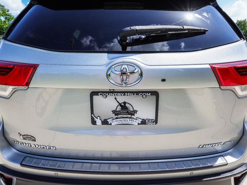 Used 2017 Toyota Highlander Limited AWD/4WD image 44