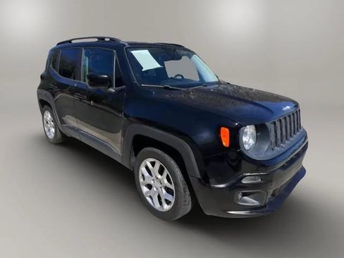 Used 2017 Jeep Renegade Latitude w/ Popular Equipment Group FWD image 4