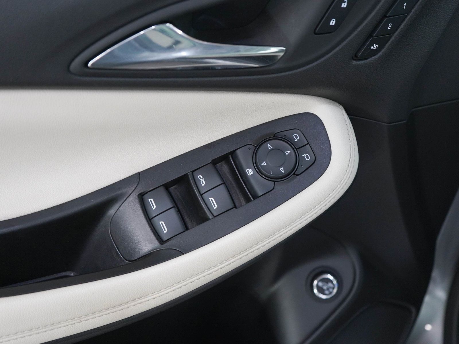 Used 2023 Buick Encore GX Essence w/ Experience Buick Package AWD/4WD image 20