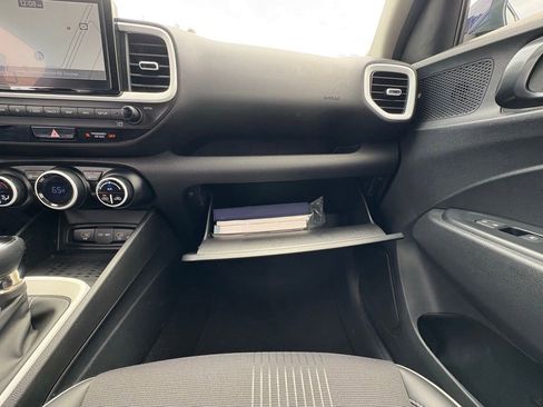 Used 2024 Hyundai Venue Limited FWD image 22