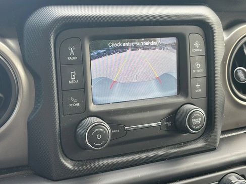 Used 2019 Jeep Wrangler Sport AWD/4WD image 9