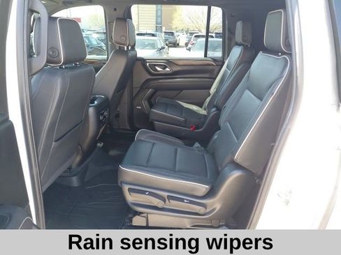 Used 2023 Chevrolet Suburban Premier AWD/4WD image 28