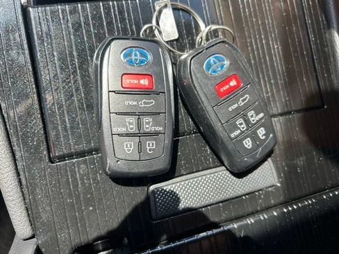 Used 2025 Toyota Sienna XSE w/ XSE Plus Package AWD/4WD image 30
