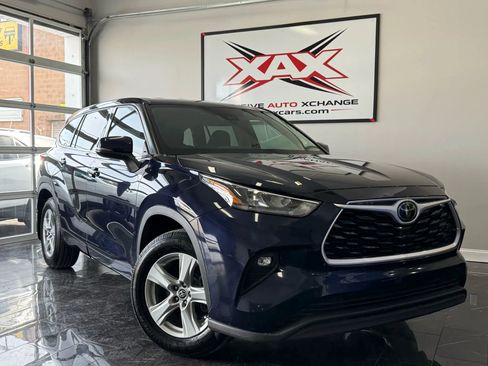Used 2020 Toyota Highlander LE image 1