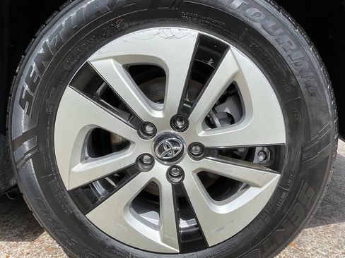 Used 2017 Toyota Prius Four FWD image 13