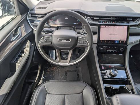 Used 2022 Jeep Grand Cherokee Limited 4xe w/ Luxury Tech Group II AWD/4WD image 17