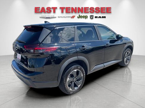 Used 2025 Nissan Rogue SV AWD/4WD image 3