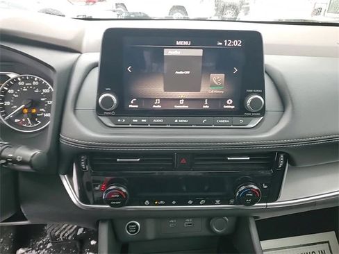 Used 2022 Nissan Rogue SV w/ SV Premium Package image 17