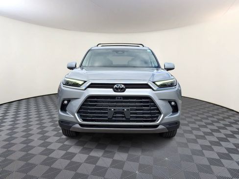 Used 2024 Toyota Grand Highlander Limited image 3