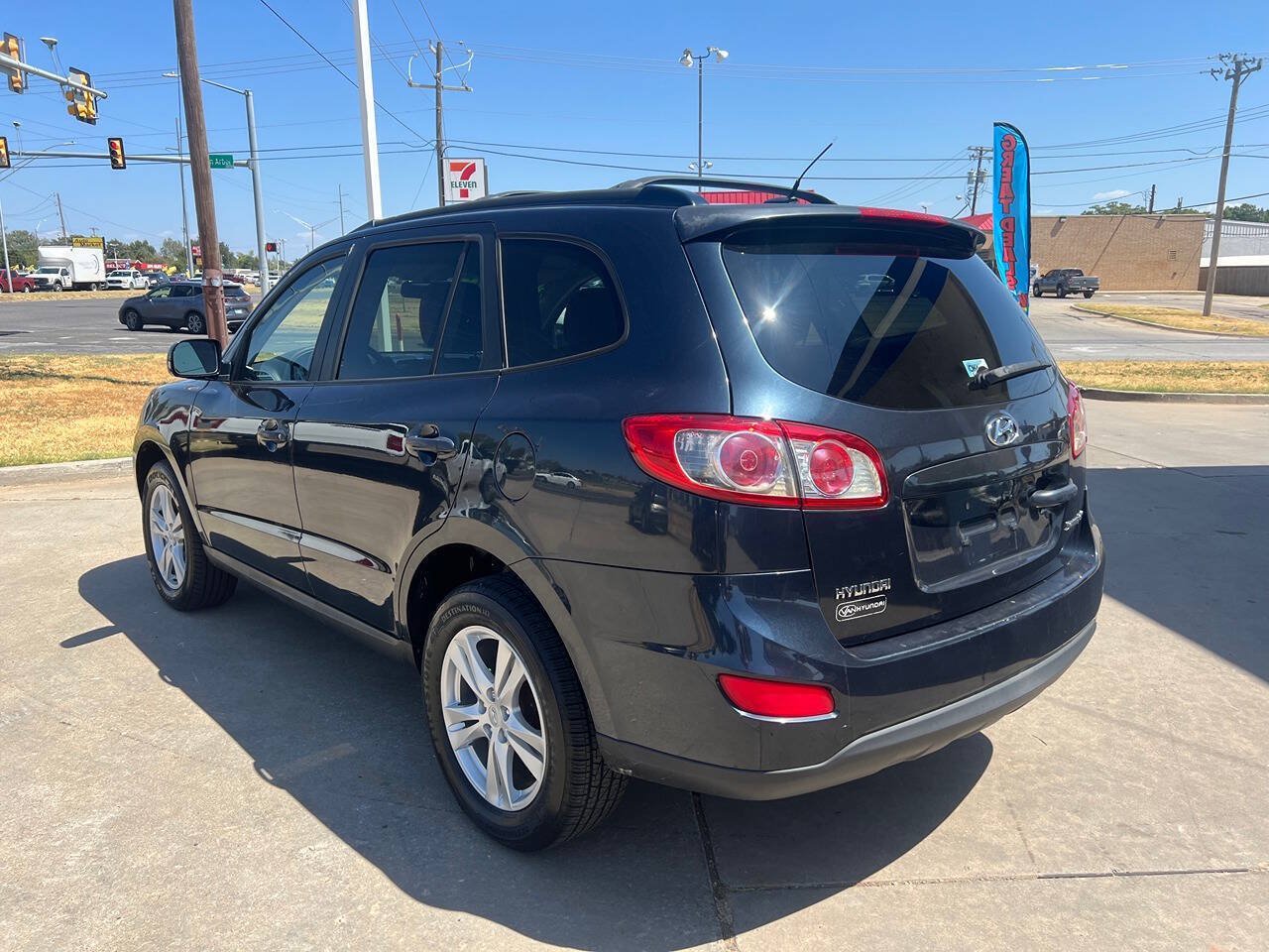 Used 2010 Hyundai Santa Fe SE FWD image 5