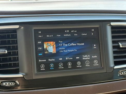 Used 2019 Chrysler Pacifica Touring-L FWD image 34