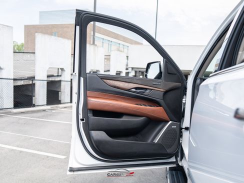 Used 2020 Cadillac Escalade ESV Premium Luxury RWD image 42