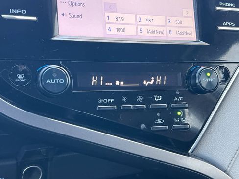 Used 2018 Toyota Camry LE image 20