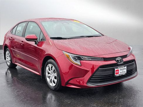 Used 2025 Toyota Corolla LE image 7