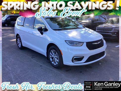 New 2026 Chrysler Pacifica Select AWD/4WD image 1