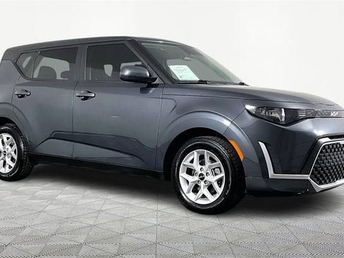 Used 2023 Kia Soul LX w/ LX Technology Package image 3