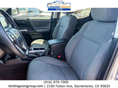 Used 2020 Toyota Tacoma SR5 AWD/4WD image 16